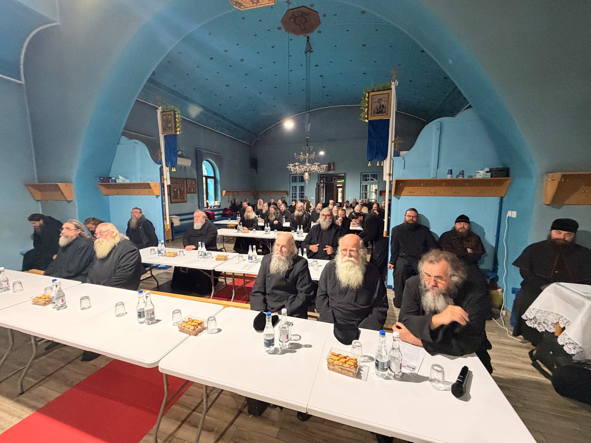 Participanții în timpul ședinței Soborului