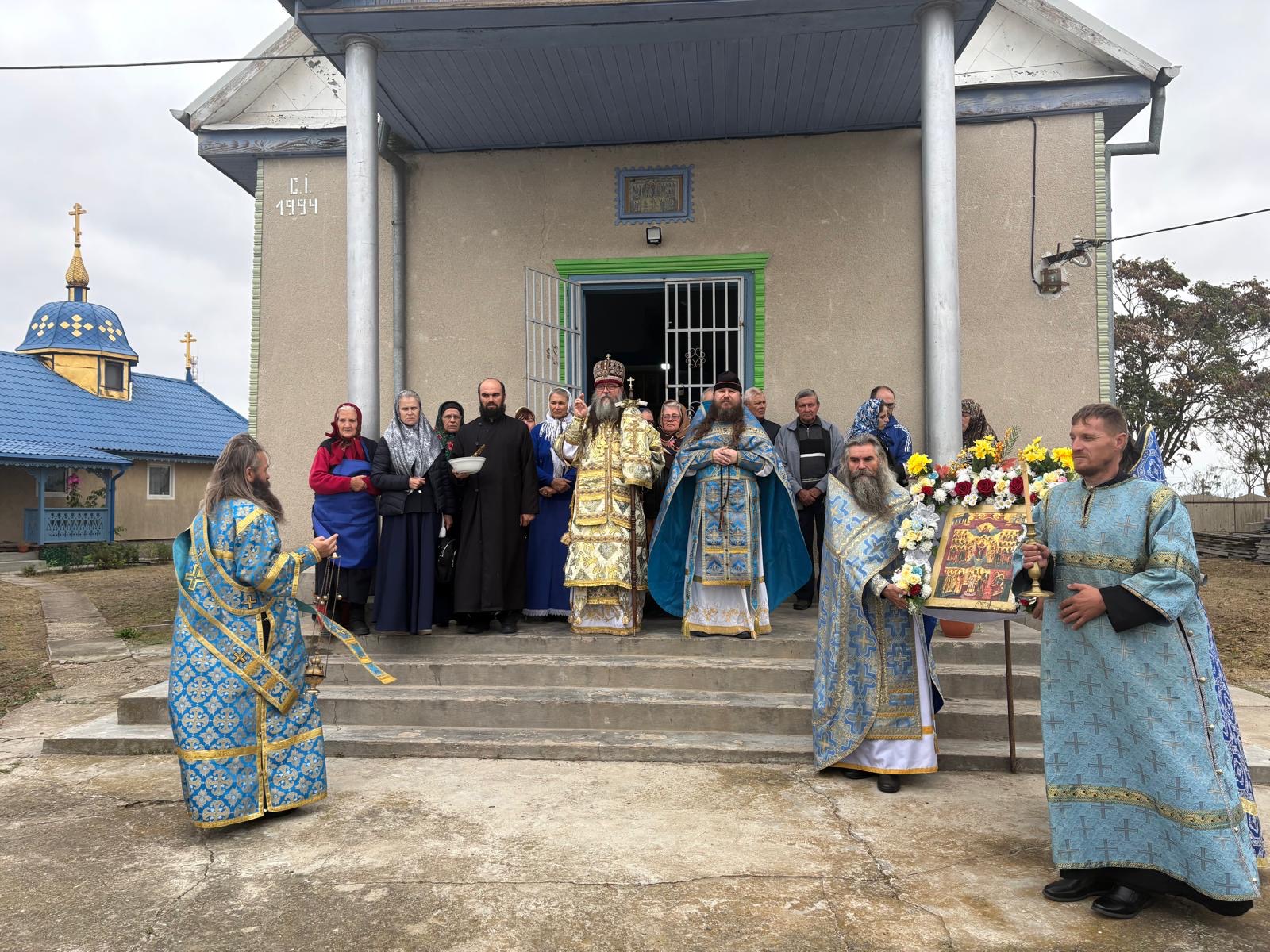 Clergy and faithful at the entrance of the convent church
