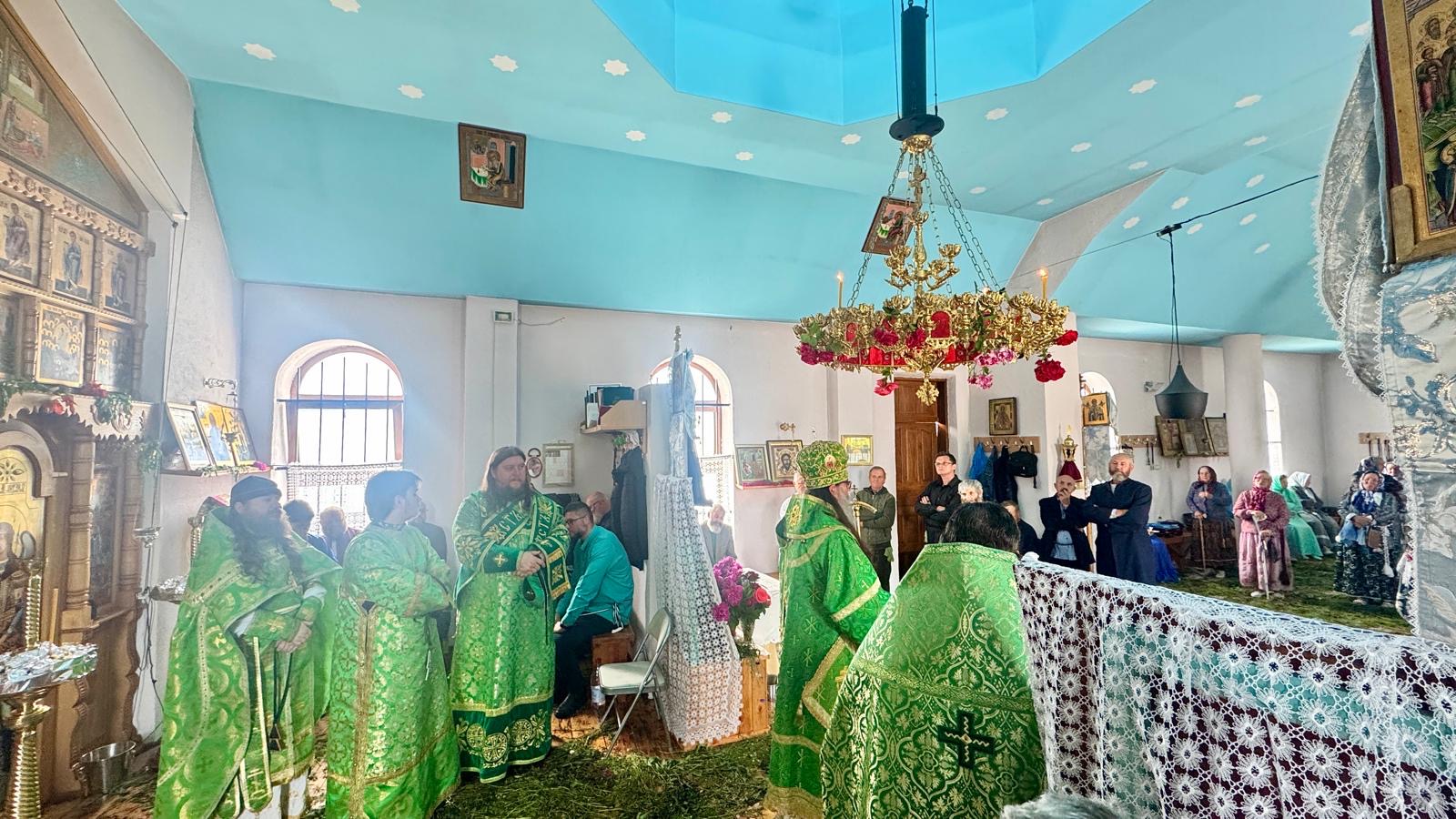 Vohod arhieresc în biserica din Bordușani, Ialomița.